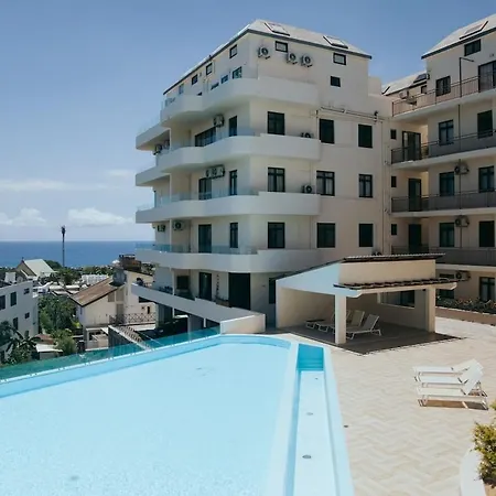 Kensington Seaviews Apartment
